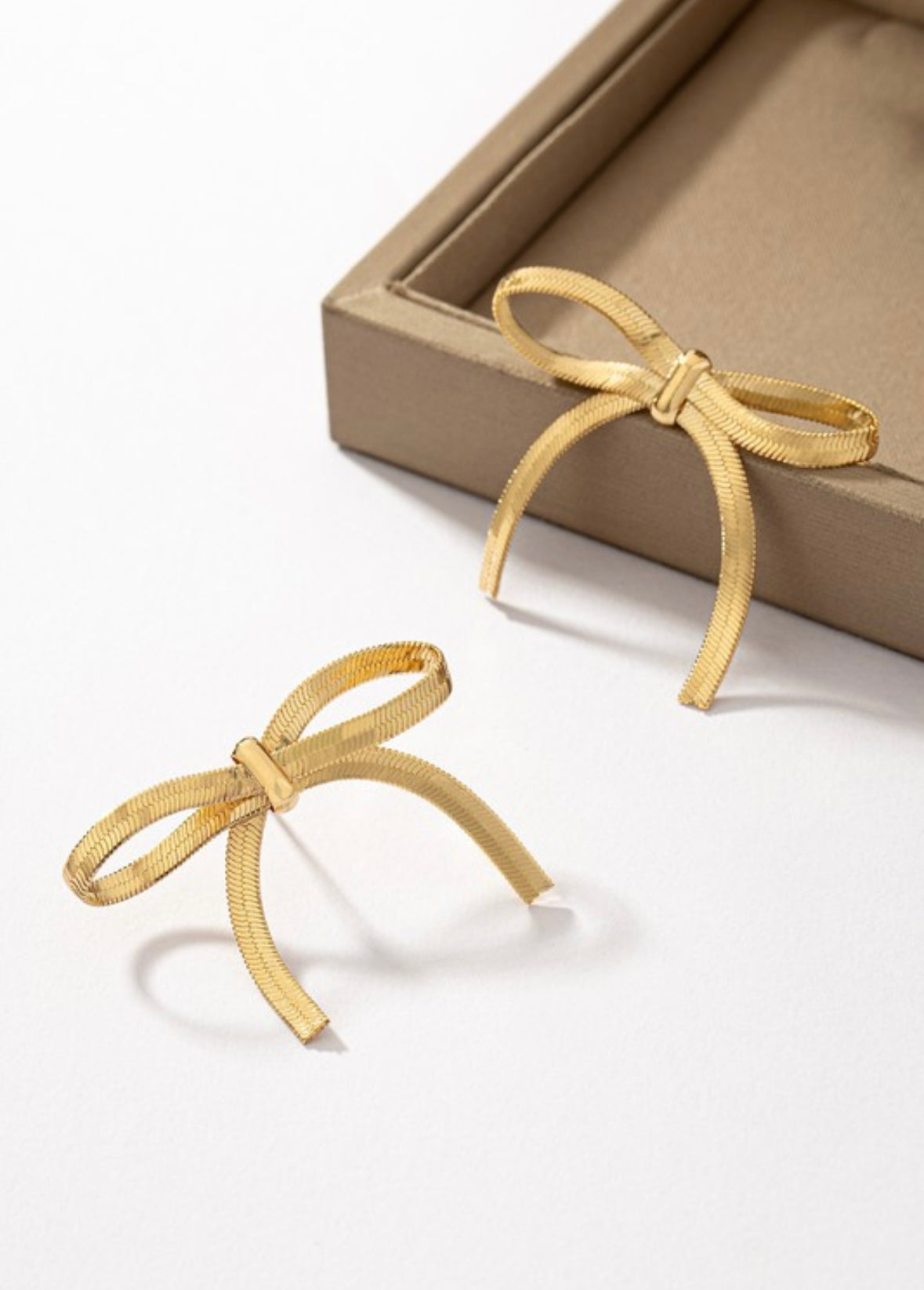 Herringbone Chain Bow Tie Earrings